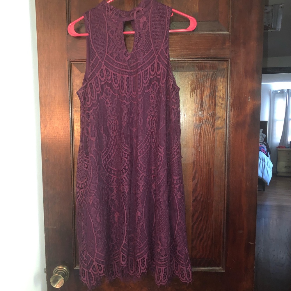 Sleeveless lace purple dress